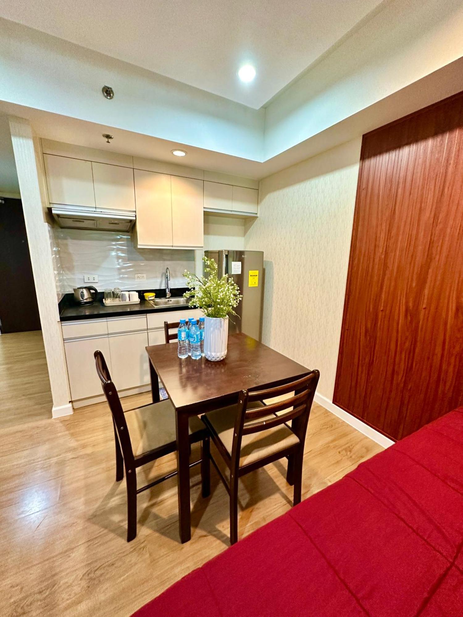 Feels Like Home Condos Abreeza Place Tower 1 & 2 Davao City Екстериор снимка